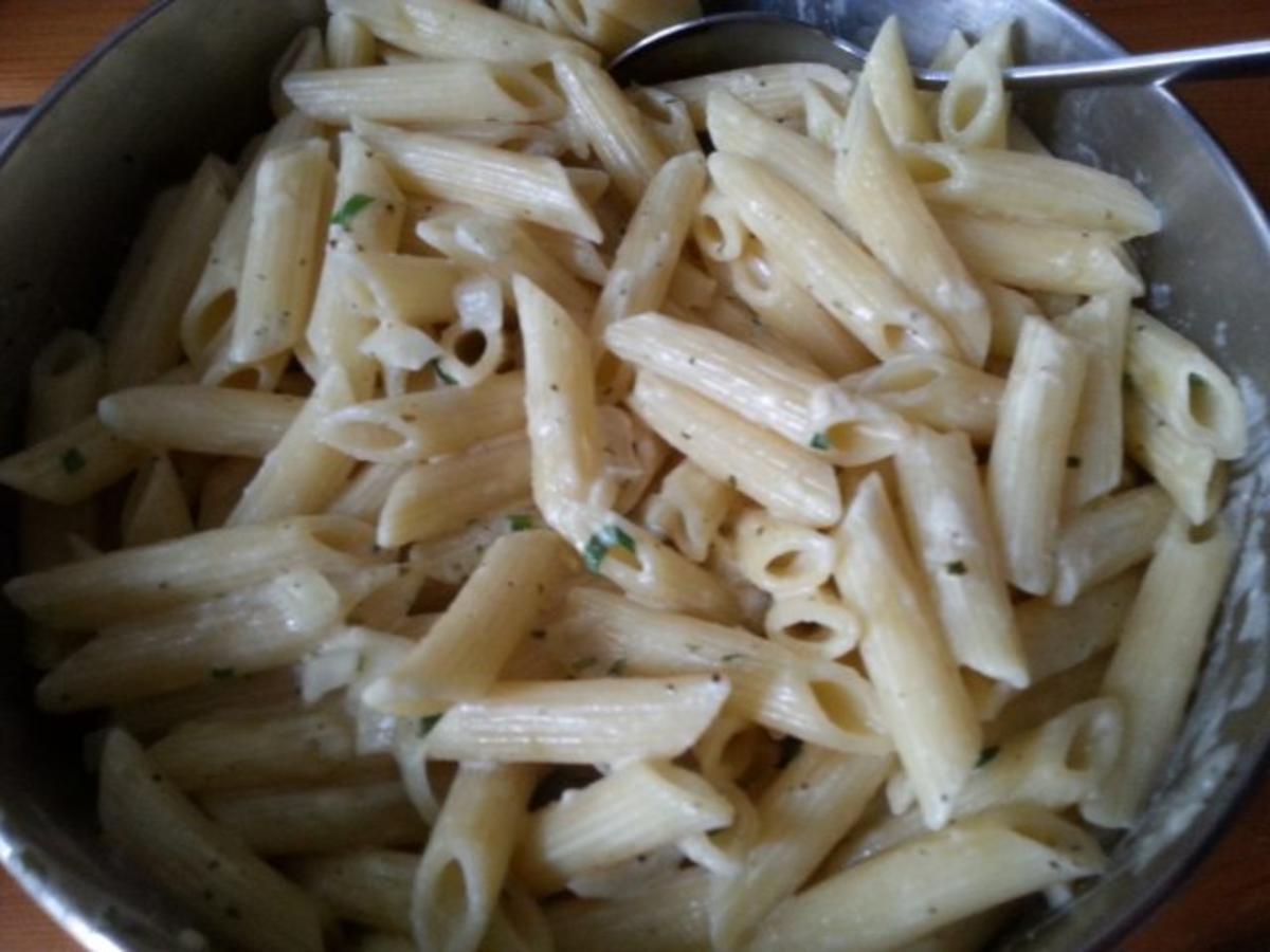 Nudeln in Kräuter Sahne Sauce - schnell &amp; einfach - von KoechinAusLust