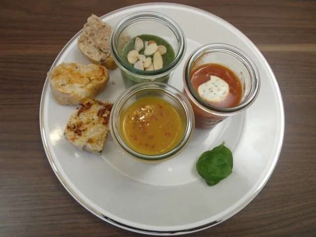 Suppentrilogie aus Möhren, Fenchel & Grünkern-Spinat, 3x Brot mit Walnuss, Chili & Tomate - Rezept