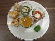 Rezept: Suppentrilogie aus Möhren, Fenchel & Grünkern-Spinat, 3x Brot mit Walnuss, Chili & Tomate Suppentrilogie aus Möhren, Fenchel & Grünkern-Spinat, 3x Brot mit Walnuss, Chili & Tomate - Rezept