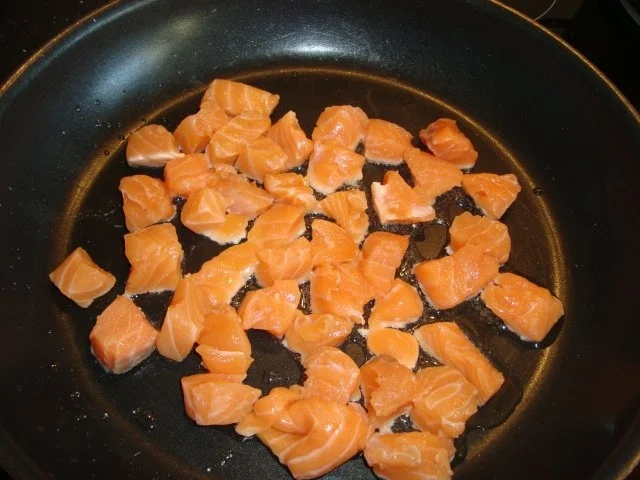 Pasta mit Lachs-Zucchini-Frischkäse-Sauce - Rezept - Bild Nr. 2