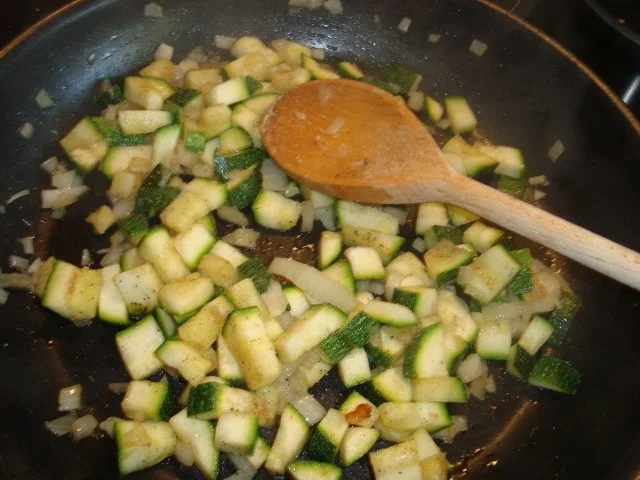 Pasta mit Lachs-Zucchini-Frischkäse-Sauce - Rezept - Bild Nr. 4