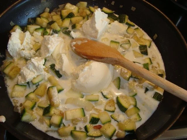 Pasta mit Lachs-Zucchini-Frischkäse-Sauce - Rezept - Bild Nr. 5