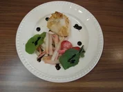 Spargelsalat mit einer Radieschen-Vinaigrette und Graved Lachs im Päckchen - Rezept