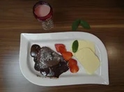 Schokoküchlein mit flüssigem Kern, Erdbeeren und Vanilleparfait & Erdbeer-Sahne-Likör - Rezept