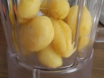 Schonkost : Kürbissuppe mit Pellkartoffeln und Kokoscreme - Rezept - Bild Nr. 4