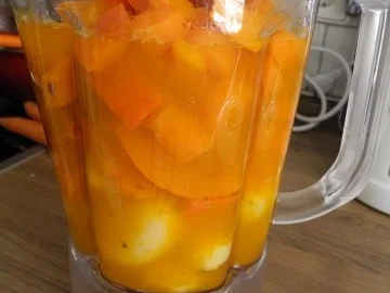 Schonkost : Kürbissuppe mit Pellkartoffeln und Kokoscreme - Rezept - Bild Nr. 5