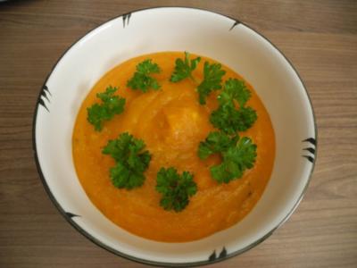 Schonkost : Kürbissuppe mit Pellkartoffeln und Kokoscreme - Rezept