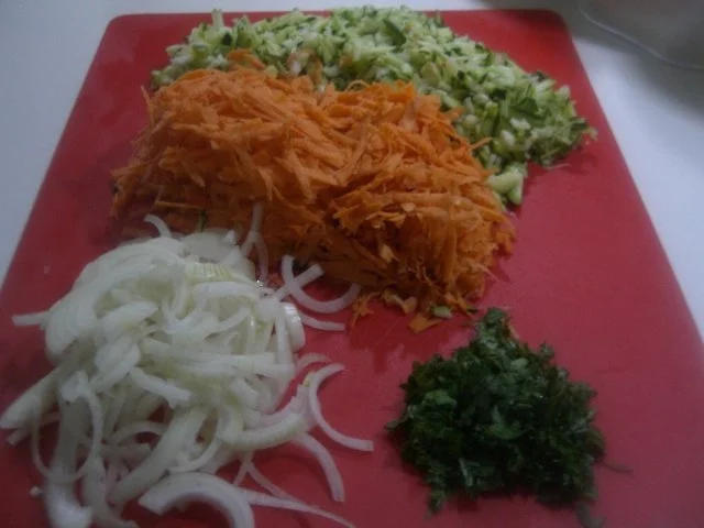 Zucchini-Bratlinge mit Putenbruströllchen - Rezept - Bild Nr. 2