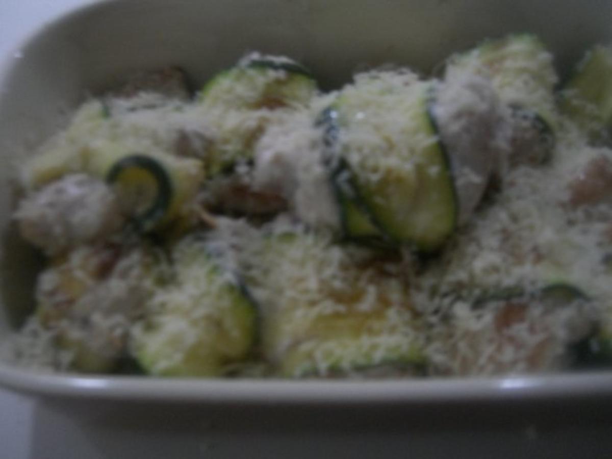 Zucchini-Bratlinge mit Putenbruströllchen - Rezept - Bild Nr. 3