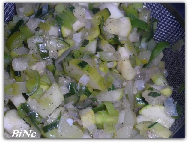 Rezept: BiNe` S ZUCCHINISTRUDEL Bild Nr. 5 BiNe` S ZUCCHINISTRUDEL - Rezept - Bild Nr. 5