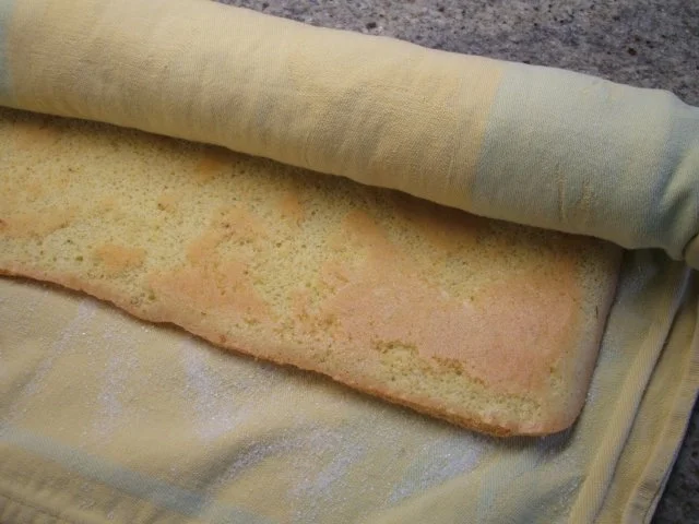 Backen: Vanille-Biskuitrolle mit Brombeeren - Rezept - Bild Nr. 11