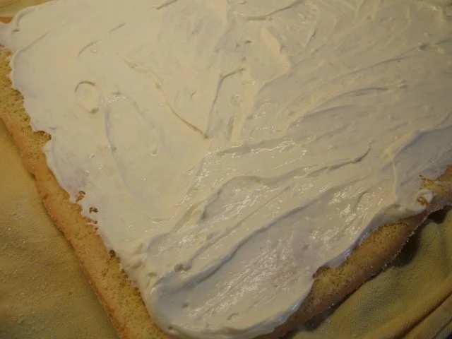 Backen: Vanille-Biskuitrolle mit Brombeeren - Rezept - Bild Nr. 13