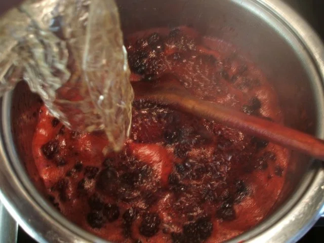 Backen: Vanille-Biskuitrolle mit Brombeeren - Rezept - Bild Nr. 4