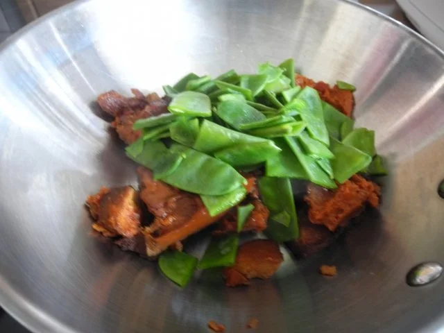 Rezept: Vegan : Tofu - Gulasch mit Zuckerschoten und Zucchini Bild Nr. 4 Vegan : Tofu - Gulasch mit Zuckerschoten und Zucchini - Rezept - Bild Nr. 4