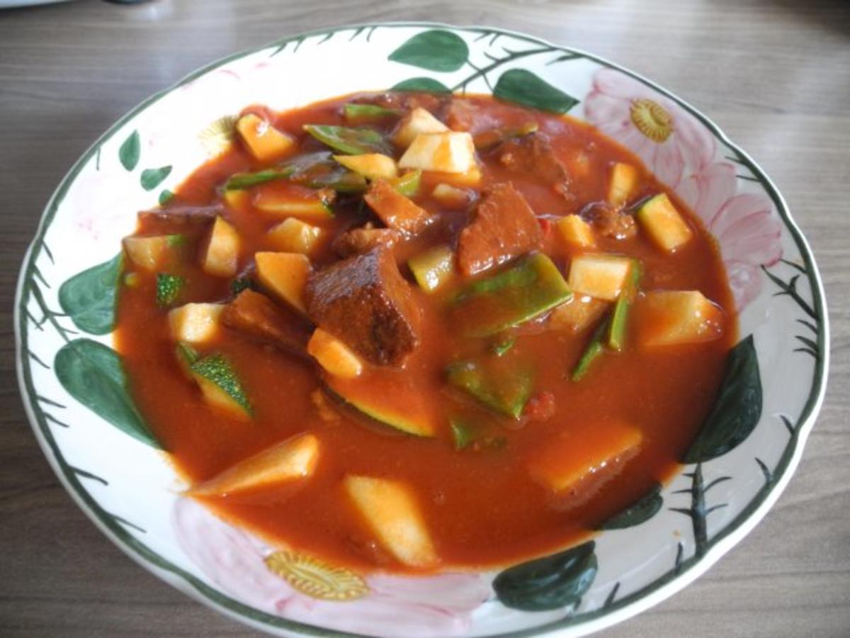 Vegan : Tofu - Gulasch mit Zuckerschoten und Zucchini - Rezept By
Forelle1962