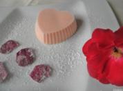 Rosen - Eis und kandierte Rosenblütenblätter ... - Rezept