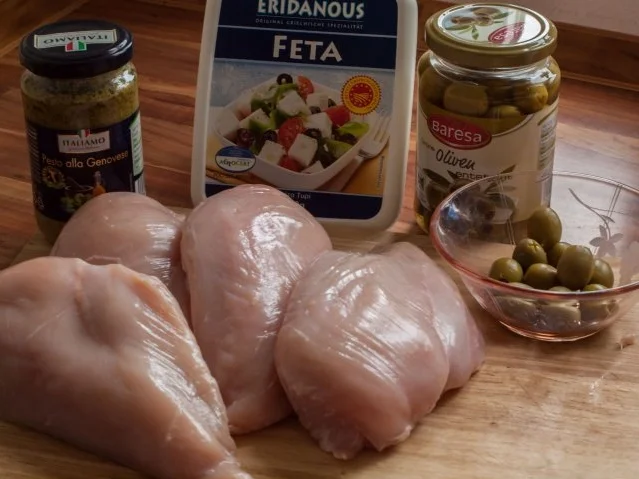 Rezept: Hähnchenbrustfilets "Athen" mit Römersalat Bild Nr. 2 Hähnchenbrustfilets "Athen" mit Römersalat - Rezept - Bild Nr. 2