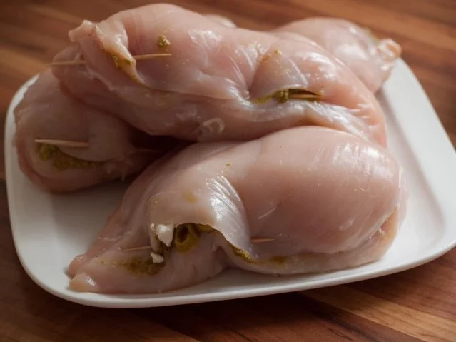 Rezept: Hähnchenbrustfilets "Athen" mit Römersalat Bild Nr. 4 Hähnchenbrustfilets "Athen" mit Römersalat - Rezept - Bild Nr. 4