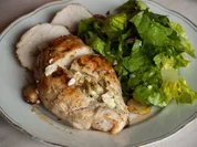 Rezept: Hähnchenbrustfilets "Athen" mit Römersalat Hähnchenbrustfilets "Athen" mit Römersalat - Rezept