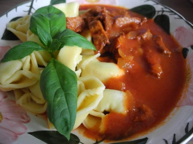 Tortellini mit süss-saurem Sojavleisch an Tomatensoße - Rezept - Bild Nr. 2