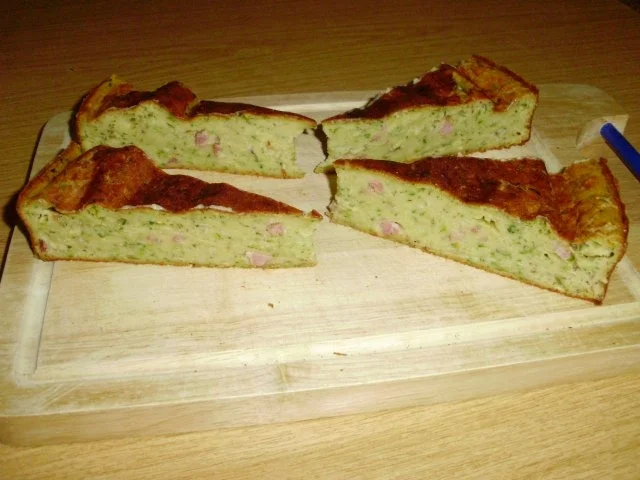 Rezept: Zucchini-Speck-Kuchen Zucchini-Speck-Kuchen - Rezept
