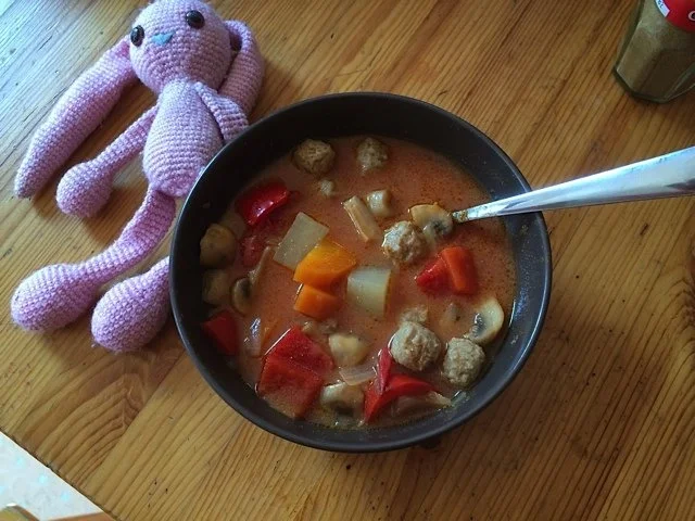 Rezept: tomatiger Gemüse-Fleischbällchen-Eintopf tomatiger Gemüse-Fleischbällchen-Eintopf - Rezept