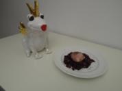 Rotes Musikmousse unter gespeckter Ziege - Rezept