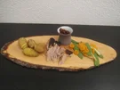 Rezept: Pulled Pork mit Fächerkartoffeln, Frühlingsgemüse und selbstgemachter BBQ Sauce Pulled Pork mit Fächerkartoffeln, Frühlingsgemüse und selbstgemachter BBQ Sauce - Rezept
