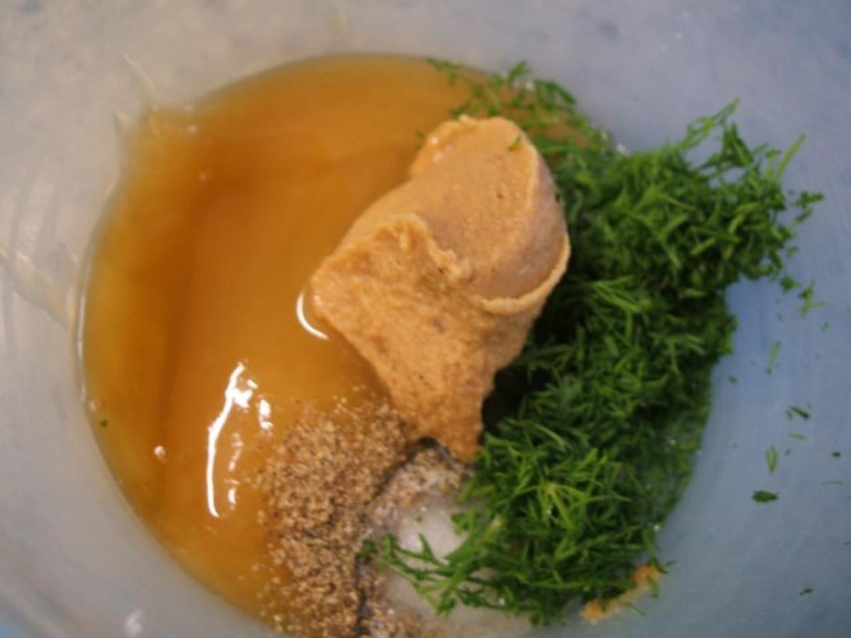 Soßen: Honig-Senf-Soße zum Beispiel zu Graved Salmon - Rezept - Bild Nr. 3