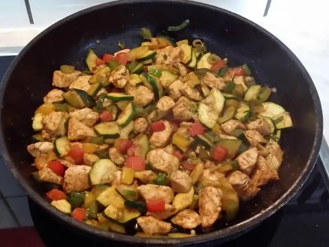 Hähnchenbrust - Zucchini - Paprika - Pfanne - Rezept - Bild Nr. 2
