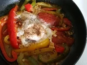 Pfannengerichte: Gemüsepfanne mit Spiegelei - Rezept