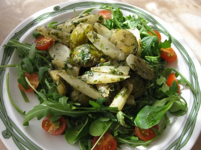 Lauwarmer Schwarzwurzel-Rosenkohl-Salat - Rezept