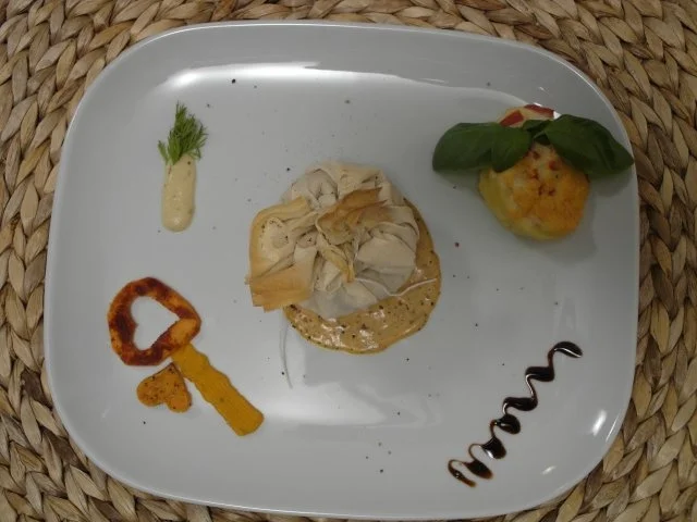 Kartoffelgratin mit Sojahack in Filoteig an brauner Soße, dreierlei Süßkartoffeln - Rezept