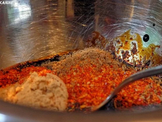 Rezept: Marinierte Hähnchenspiesse mit Erdnuss-Sauce Bild Nr. 3 Marinierte Hähnchenspiesse mit Erdnuss-Sauce - Rezept - Bild Nr. 3