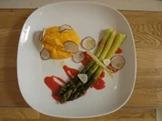 Marinierter grüner Spargel vom Grill, Himbeersößchen, Süßkartoffel-Mandelmousse & Trüffel - Rezept