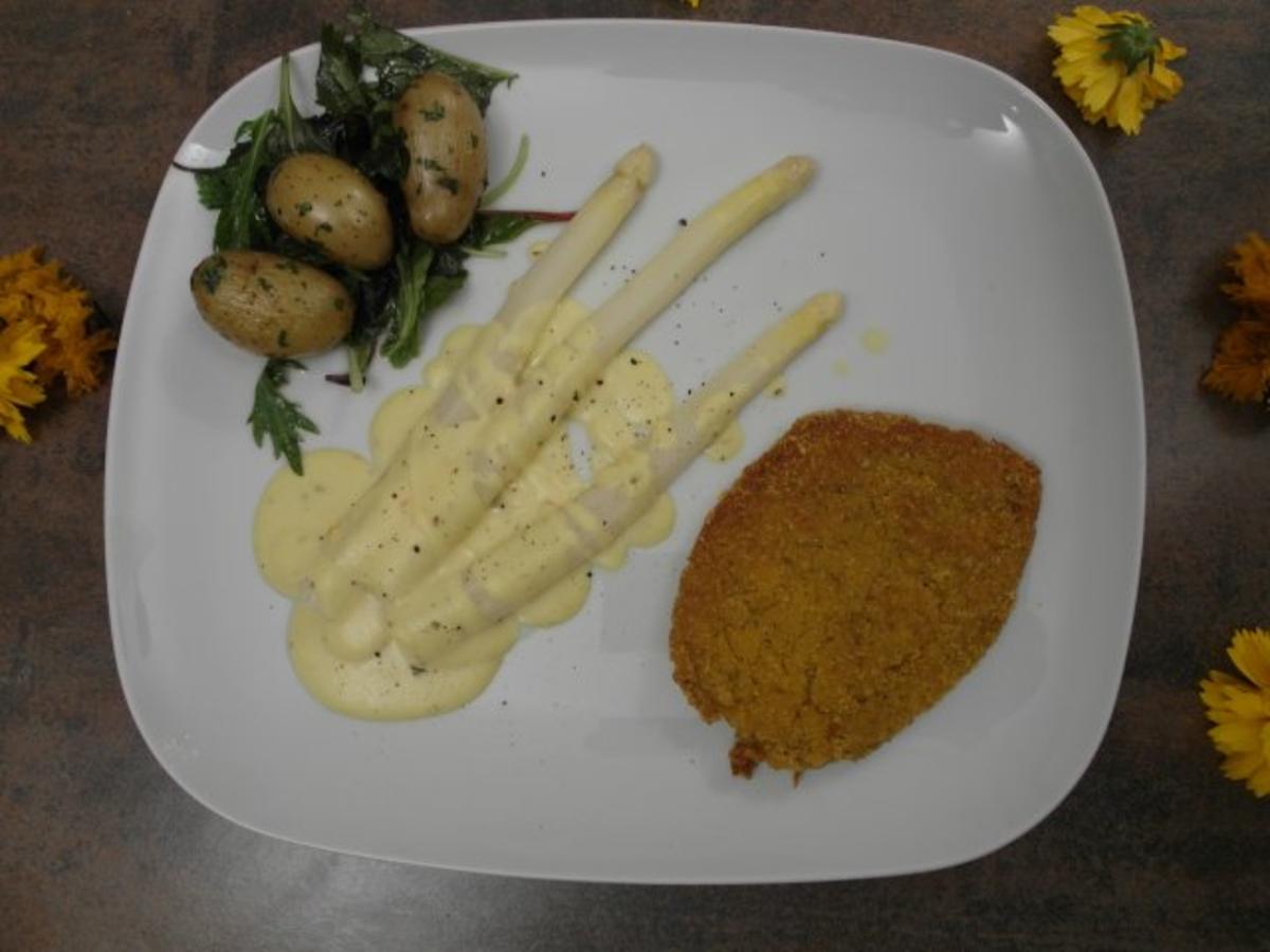 Bilder für Kichererbsenschnitzel mit weißem Spargel, Sauce Hollandaise und Kartoffeln im Kräuterbett - Rezept