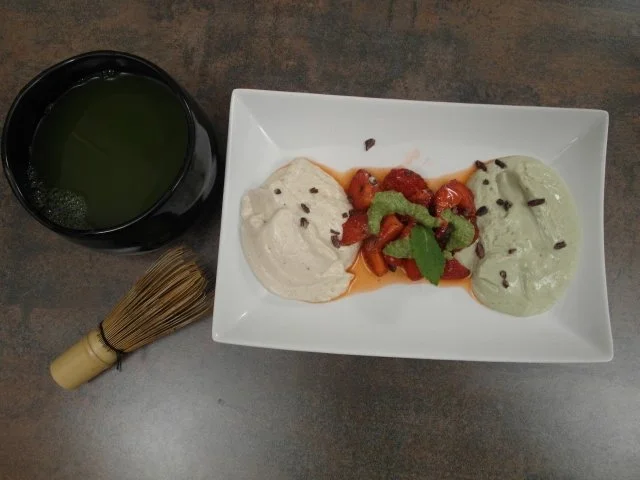 Zweierlei Mousse an Erdbeeren - Rezept