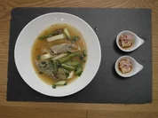 Würzige Gemüsebrühe mit Spargel und Shiitakepilz-Wan Tan, Seidentofu Petit Fours (China) - Rezept