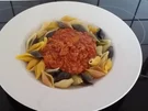 Sauce Bolognese mit bunten Muschelnudeln - Rezept
