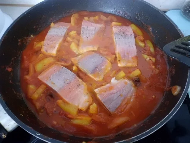 Pfannengericht: Spanische Tomaten-Paprika-Pfanne mit Wildlachs - Rezept - Bild Nr. 5