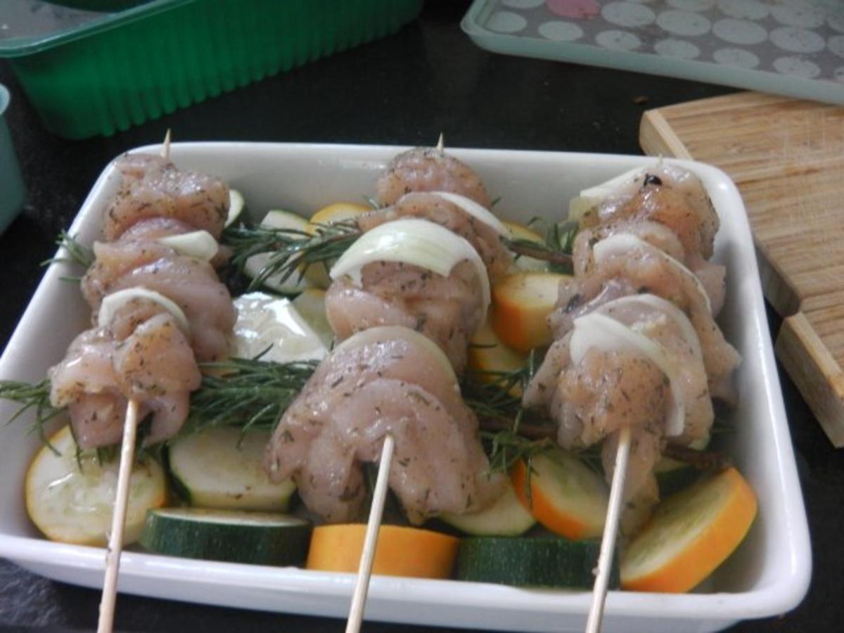 Gyros-Spieß vom Huhn mit Tzatziki und geröstetem Zucchini-Gemüse - Rezept - Bild Nr. 8