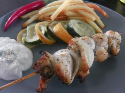 Gyros-Spieß vom Huhn mit Tzatziki und geröstetem Zucchini-Gemüse - Rezept