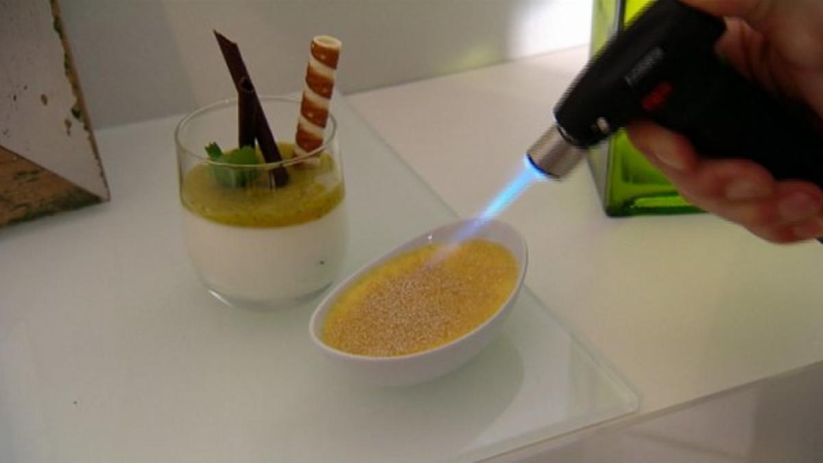 Quark Mousse kämpft mit Mango-Minze Salat & Crème brûlée (Alexander Leipold) - Rezept