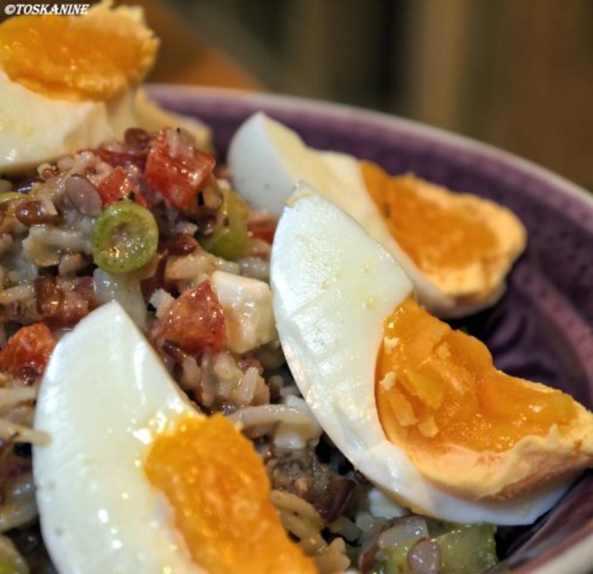 Reissalat mit Thunfisch, Ei und Ziegenkäse - Rezept