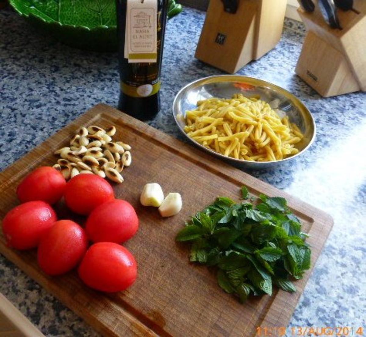 Pasta mit Tomaten-Mandel-Pesto - Rezept - Bild Nr. 2