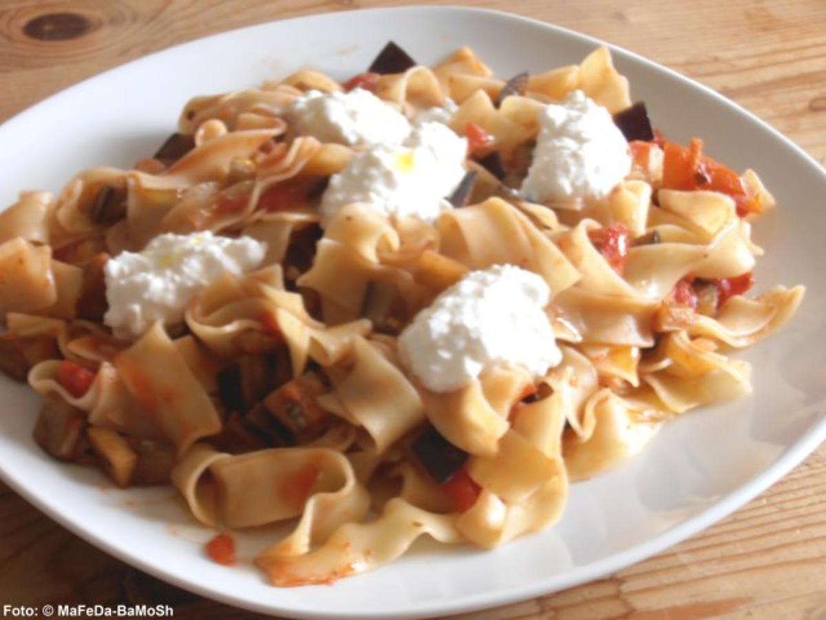 Tagliatelle mit Auberginen-Sugo - Rezept