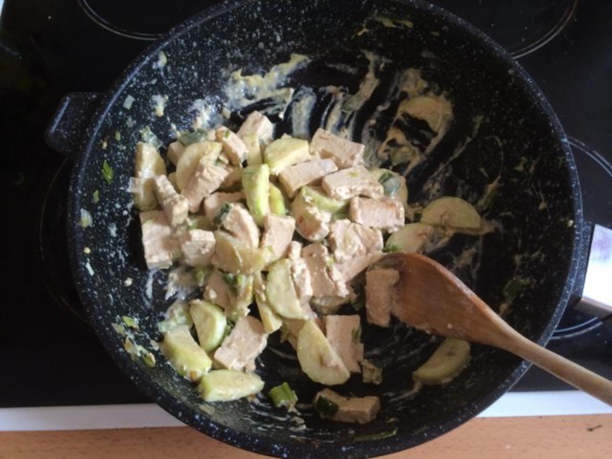 Bilder für cremig-pikante Tofu-Zucchini-Pfanne - Rezept