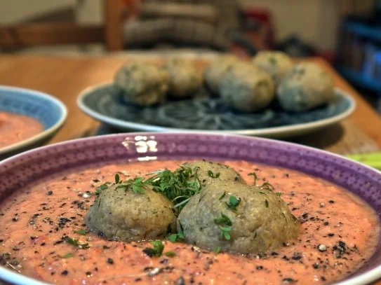 Gekühlte Tomatensuppe mit Quinoa-Mandel-Bällchen - Rezept - Bild Nr. 12