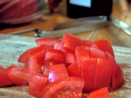 Gekühlte Tomatensuppe mit Quinoa-Mandel-Bällchen - Rezept - Bild Nr. 2