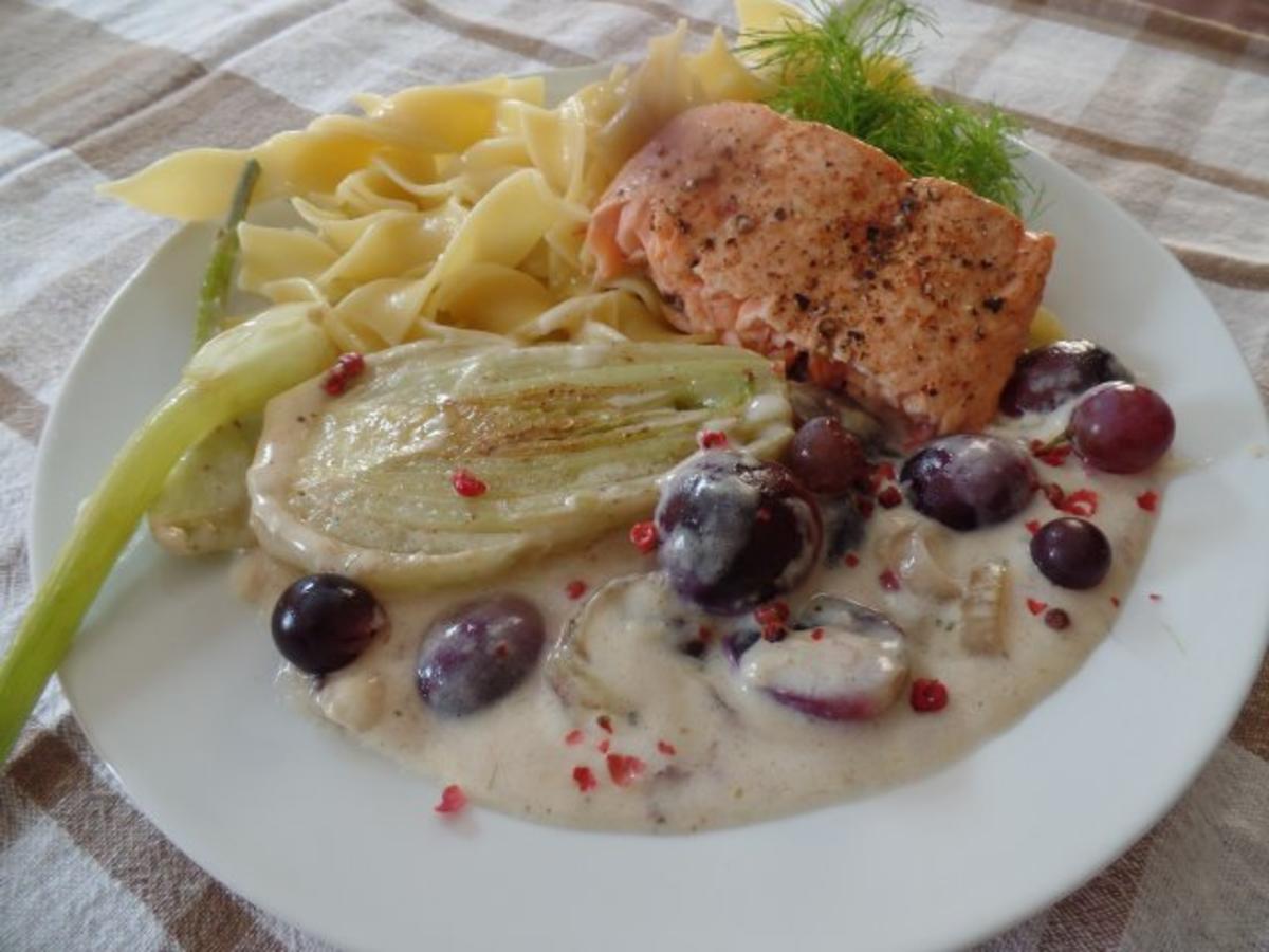 Bilder für Lachs in einer Fenchel-Trauben -Weißwein -Soße - Rezept